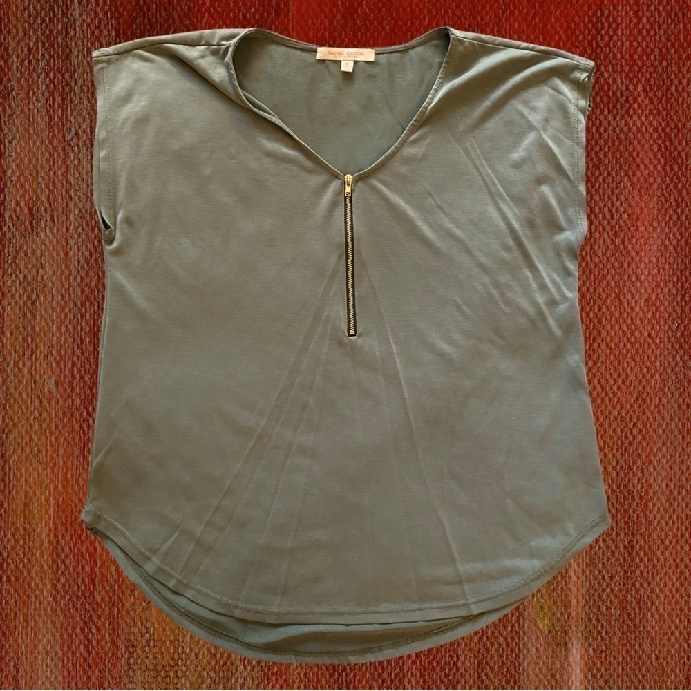 GREEN ENVELOPE Women’s Casual Couture Zipper Tee - Picture 1 of 11